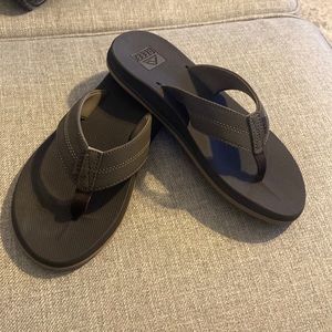 Reef men’s bottle opener sandals